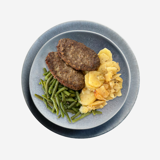 Faschierte Laibchen mit Prinzessbohnen u. Kartoffelschmarr´n