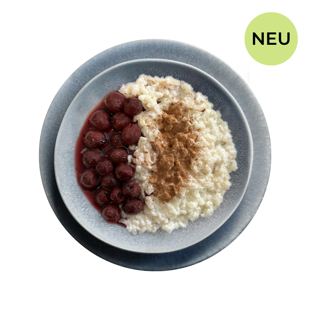 Milchreis mit Zimt und Sauerkirschen